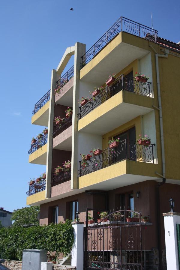 Family Hotel Akra Chernomorets Exterior photo