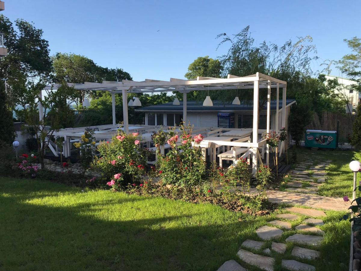 Family Hotel Akra Chernomorets Exterior photo