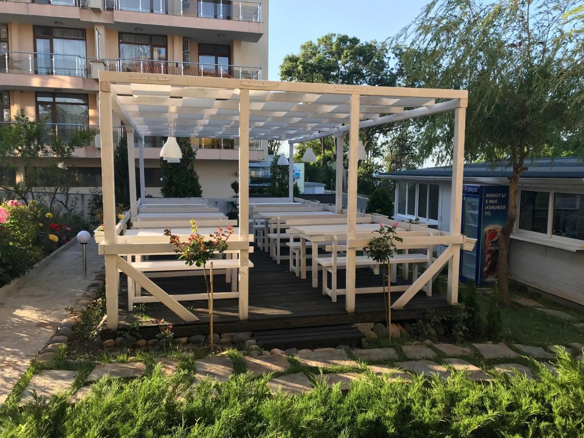 Family Hotel Akra Chernomorets Exterior photo