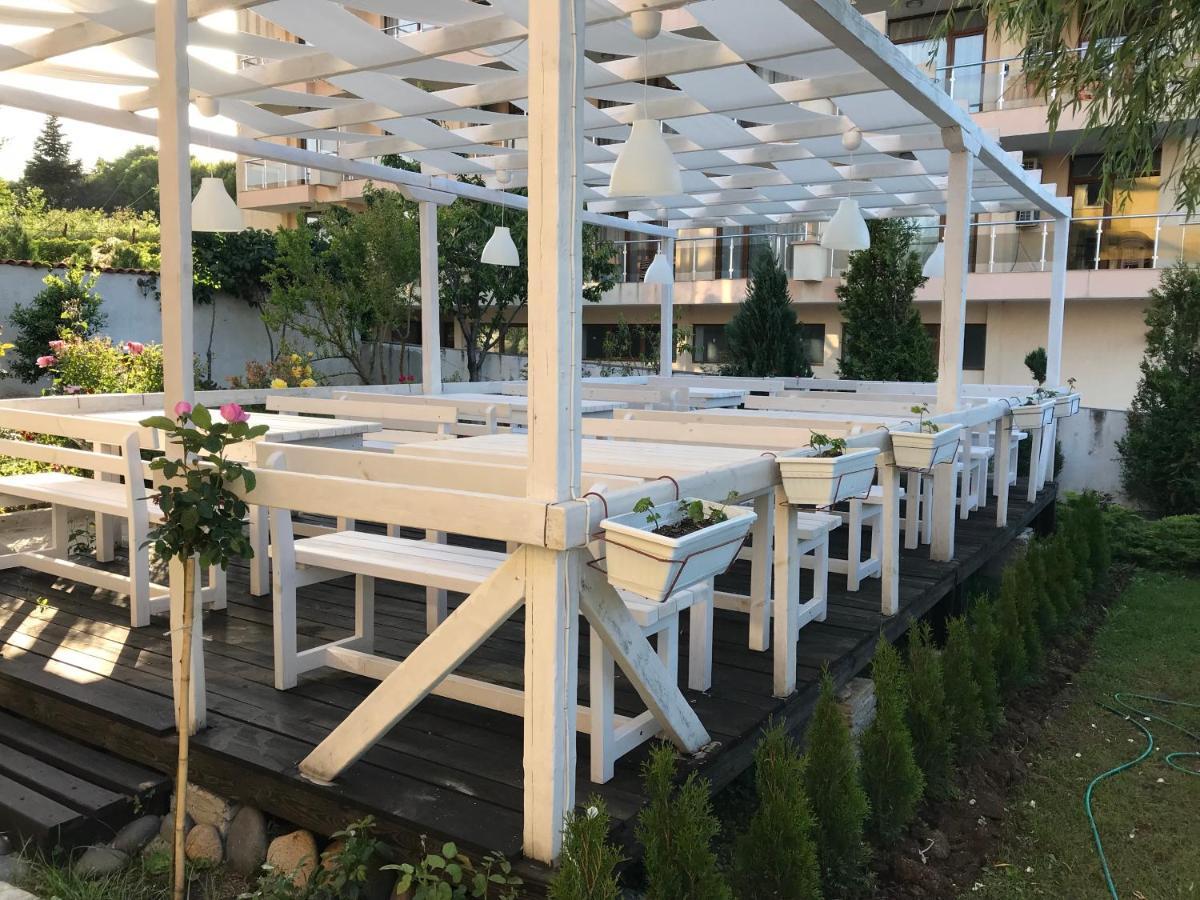Family Hotel Akra Chernomorets Exterior photo