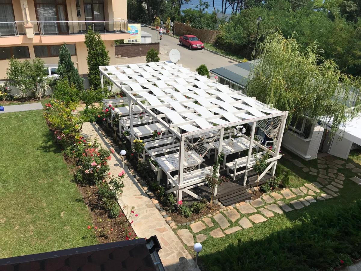 Family Hotel Akra Chernomorets Exterior photo