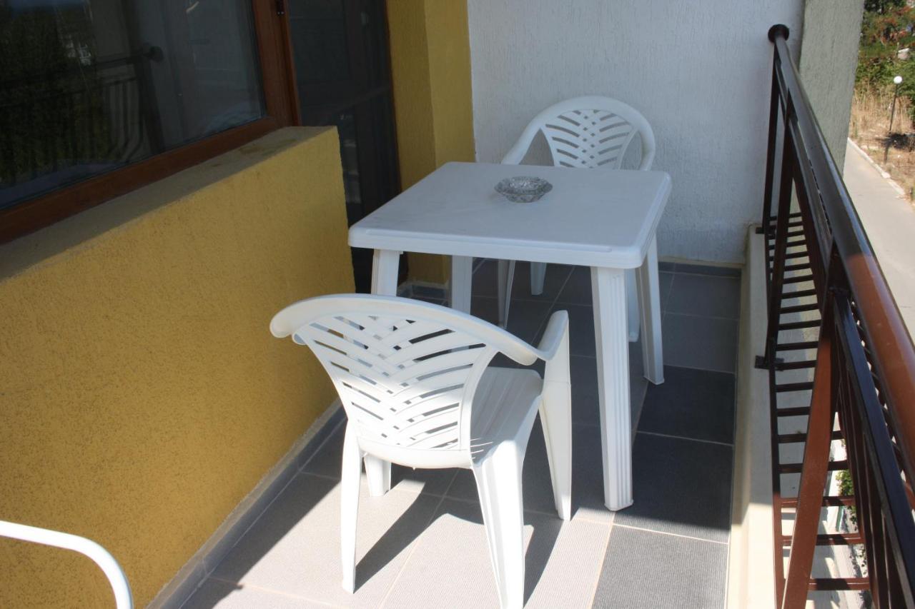 Family Hotel Akra Chernomorets Exterior photo